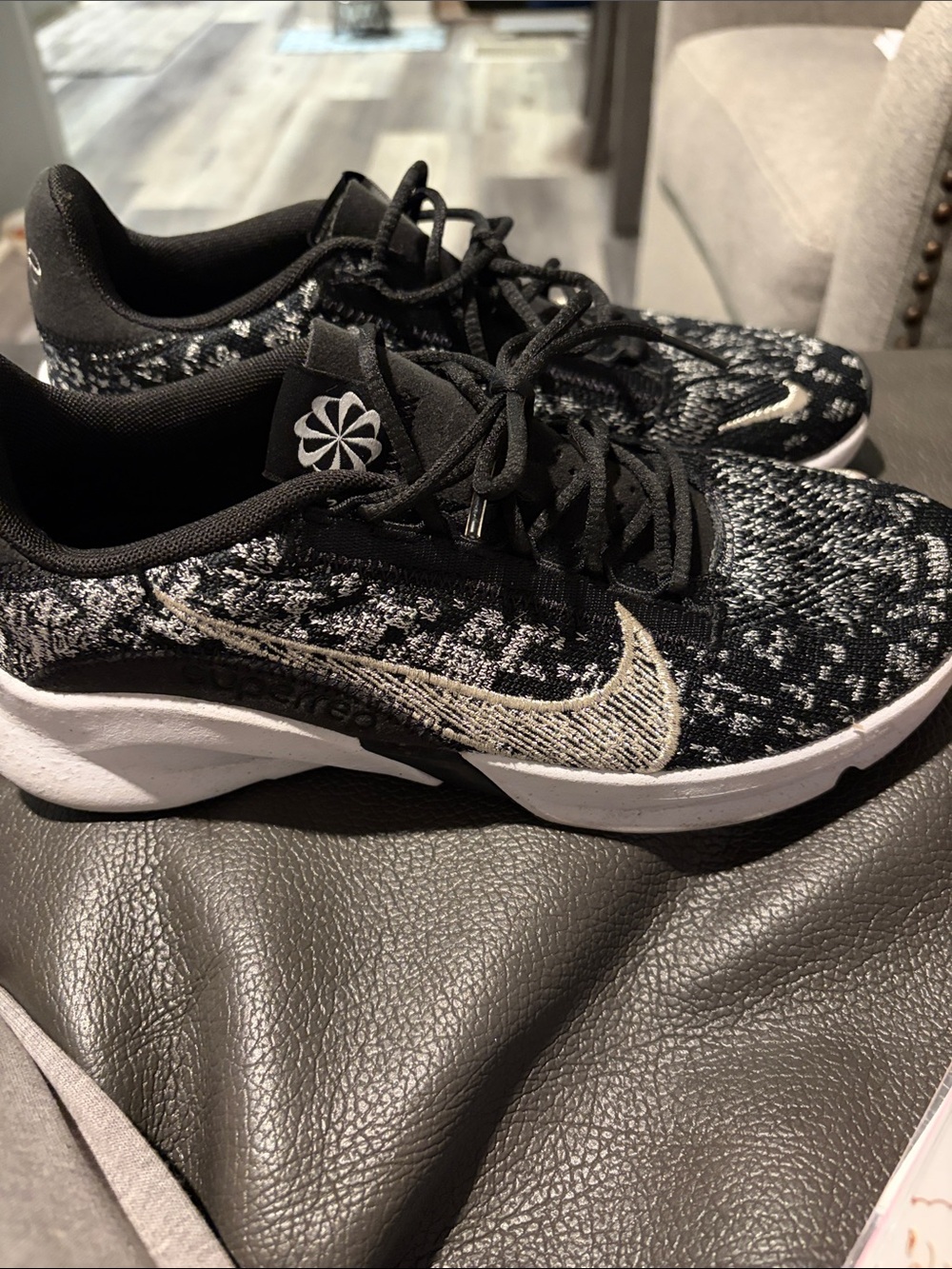 Nike - Picture 4 of 4